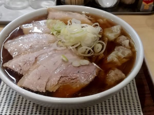 「醤油チャーシューワンタンメン(大盛・232g)1,150円」@手打ちラーメン 清仁軒の写真