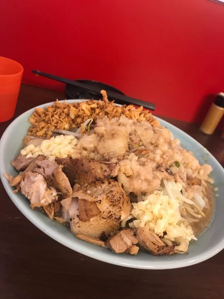 「大ラーメン ニンニクマシマシ、脂マシマシ＋揚げネギ＋玉子」@龍麺 ふえ郎の写真