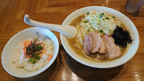「煮干そば 白醤油 750円 + 明太マヨご飯 150円」@中村屋総本山の写真
