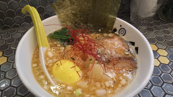 「パイナップル塩海老ラーメンいっぱいん￥1050」@パイナップルラーメン屋さん パパパパパインの写真