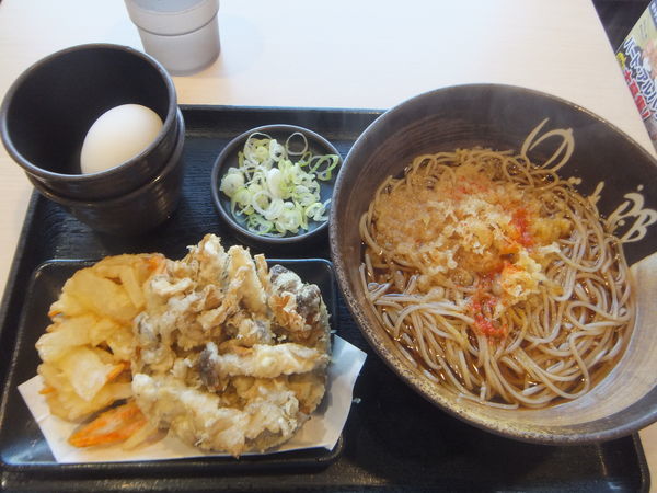 「朝そば(玉子)330円＆季節のかき揚げ200円」@ゆで太郎 柏大井店の写真
