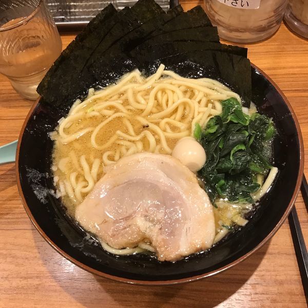 「ラーメン＋のり」@横浜家系ラーメン 壱角家 品川港南口店の写真