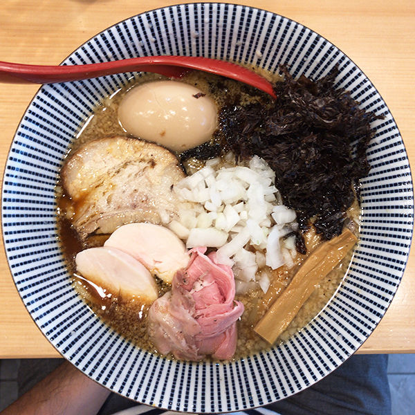 「“得”製背脂醤油らー麺」@焼きあご塩らー麺 たかはし 銀座店の写真