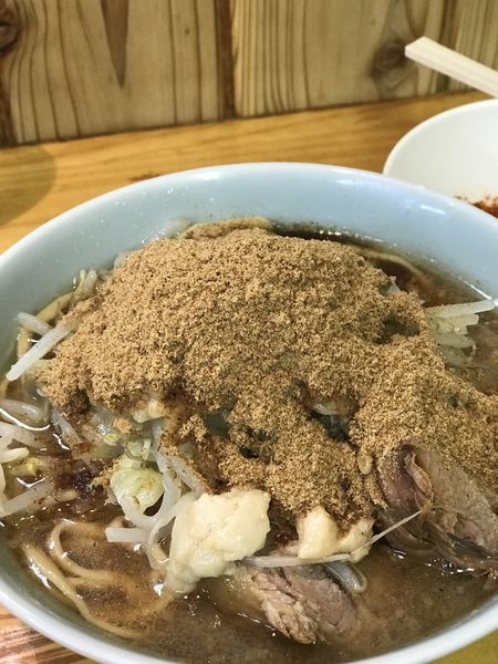 「少なめ かつお君 生たまご 680＋100＋50円」@らーめん つの旨の写真