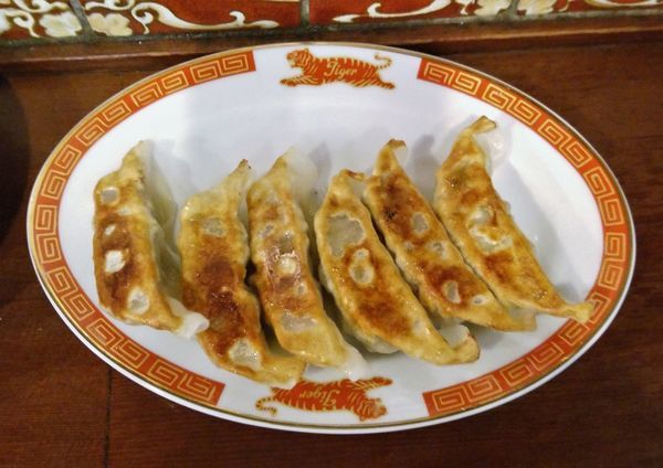 「スタンダード餃子(6個)  420円」@タイガー餃子会館 浅草別館の写真
