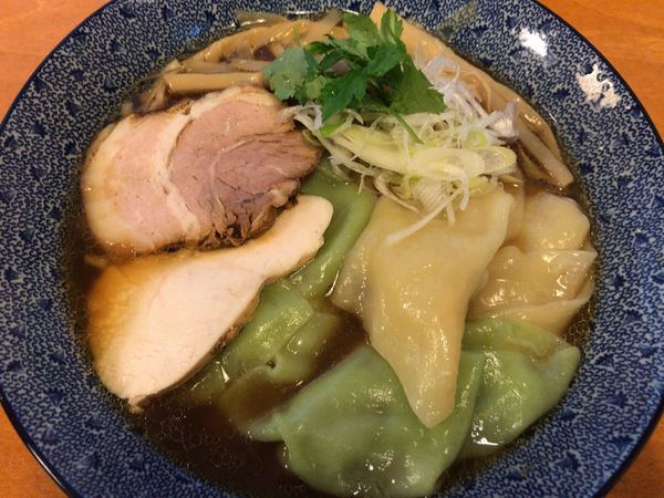 「醤油わんたんめん(平打ち麺)950円」@らーめん 㐂むらやの写真