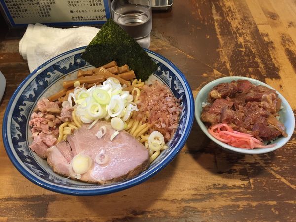 「油そば(並)＋牛すじ丼ミニ」@兎に角 松戸店の写真