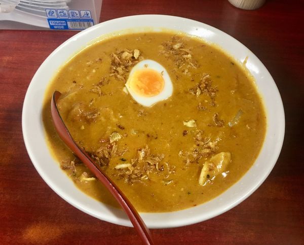 「トマトカレーラーメン 850円」@九州大分ラーメン 麺恋亭 中華街店の写真