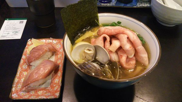 「特製蛤そば 本日のにぎり(ブリ)」@中華そば 四つ葉の写真