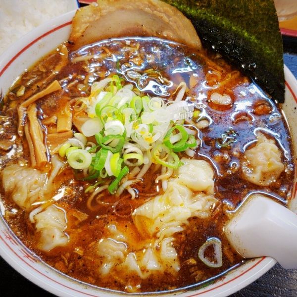 「ワンタンブラック（細麺・半ライス付き）９００円」@麺家 香湯らーめんの写真