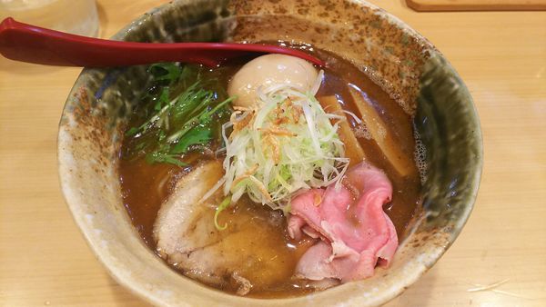 「味玉入り焼きあご塩らー麺  920円+小ライス100円」@焼きあご塩らー麺 たかはし 銀座店の写真