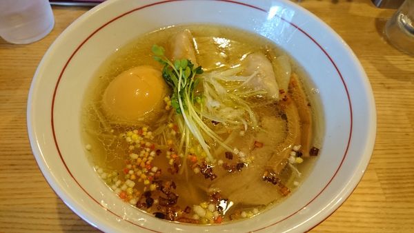 「海老ワンタン煮卵塩そば」@地球の中華そばの写真