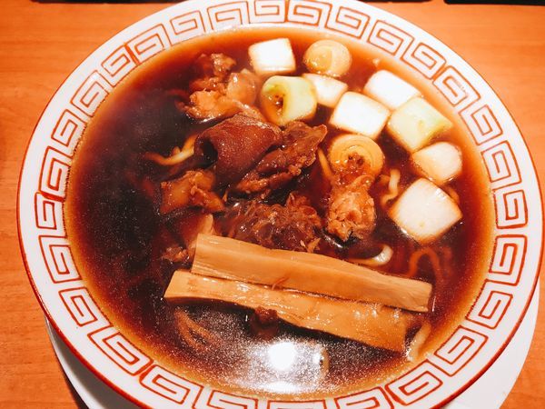 「豚足ほぐし醤油ラーメン&厚揚げご飯セット1000円」@食堂酒場 Graciaの写真