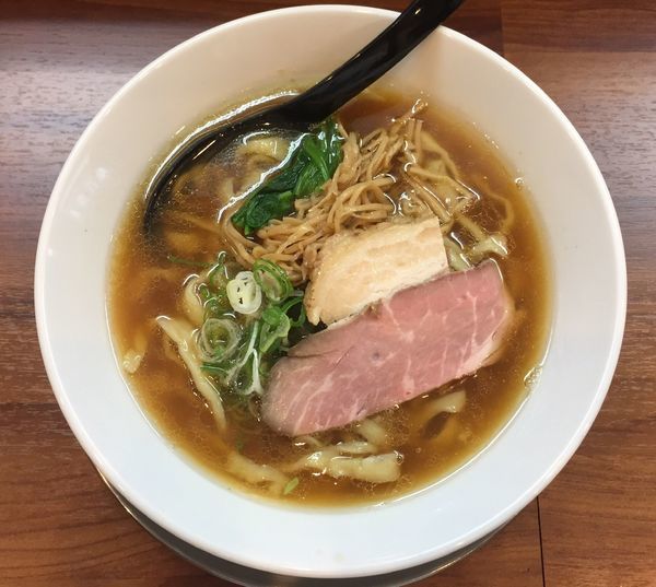 「醤油らーめん(中盛り)800円」@純手打ち だるまの写真