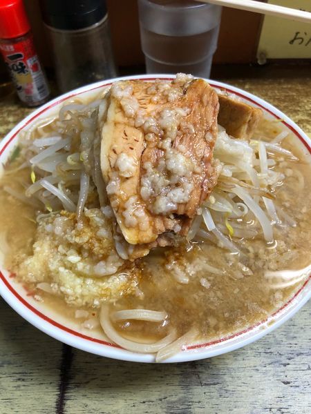 「小ラーメン 野菜チョイマシ ニンニクマシマシ アブラ」@とんトコ豚の写真