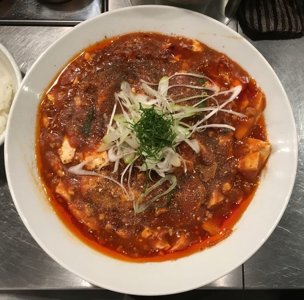 「キリン一番搾り生中瓶→香辣麻婆麺（汁なし）＋ライス」@麺屋 愛心 TOKYO 町屋店の写真