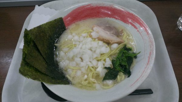 「塩とんこつーメン」@濃厚とんこつ横浜家系ラーメン 九ツ家 高坂サービスエリア店の写真