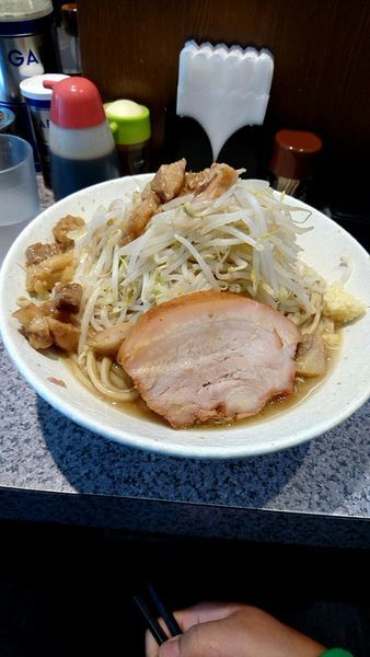 「シークヮーサー麺大盛950円ニンニク少し他全部多め」@ラーメン宮郎の写真