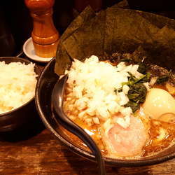 大和田魚介ラーメン中盛(880円)+大和田トッピング(250円)
