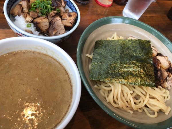 「肉つけめん+チャーシュー丼」@麺家 椿の写真