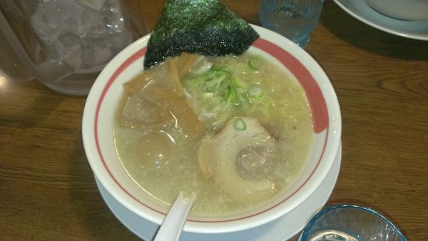「背油とんこつラーメン」@らーめん屋 あじとら 狭山笹井店の写真