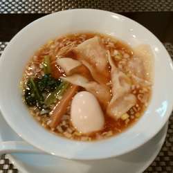 ワンタンメン味玉入り¥900-