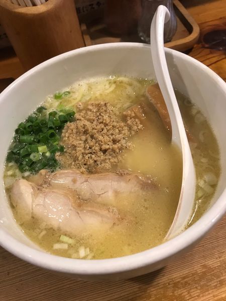 「白湯らーめん + 鶏めし」@鶏の穴の写真
