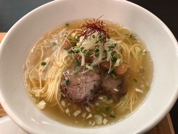 「豚骨清湯拉麺」@豚骨清湯・自家製麺 かつらの写真