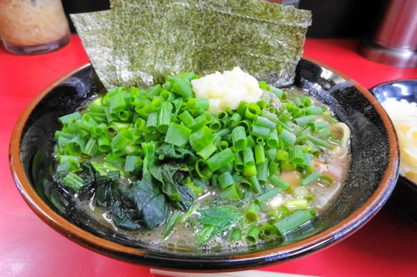 「ラーメン並７００円＋万能ねぎ１００円」@田上家の写真