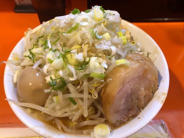 「らーめん豚一切＋味玉、ヤサイ・ニンニク・ネギ」@ちばからの写真