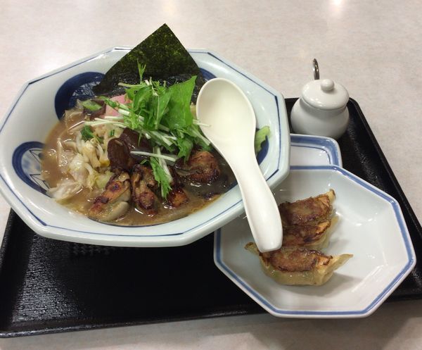 「かきちゃんぽん レギュラー 餃子３個」@リンガーハット 千葉祐光店の写真