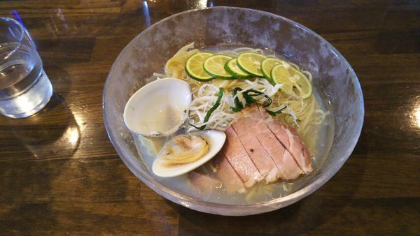 「冷製純はまぐりそば　塩　並盛り」@活龍 期間限定麺処 みつきの写真