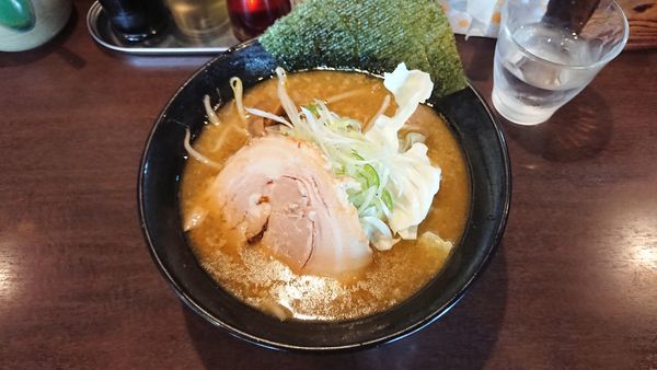 「醤油らーめん 700円 + ちゃーしゅう丼 300円」@麺屋 無尽蔵の写真