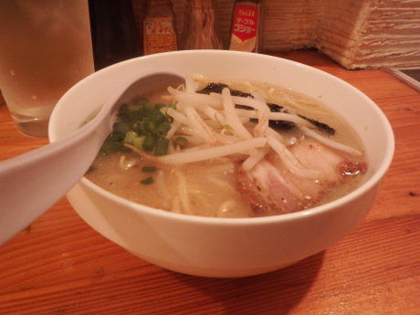「白湯ラーメン（ミニ）」@Noodle BAR esの写真