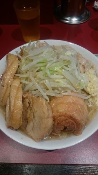 「小豚 ニンニクヤサイアブラ」@ラーメン二郎 荻窪店の写真