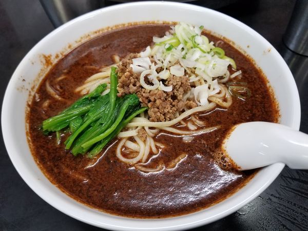 「担々麺(辛め、大盛)」@中国手打拉麺 馬賊 浅草本店の写真
