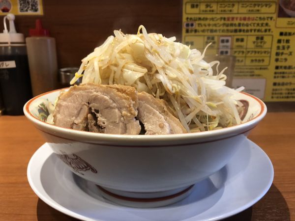 「小ラーメン(ニンニク・野菜・カラメ)750円」@豚山 町田店の写真
