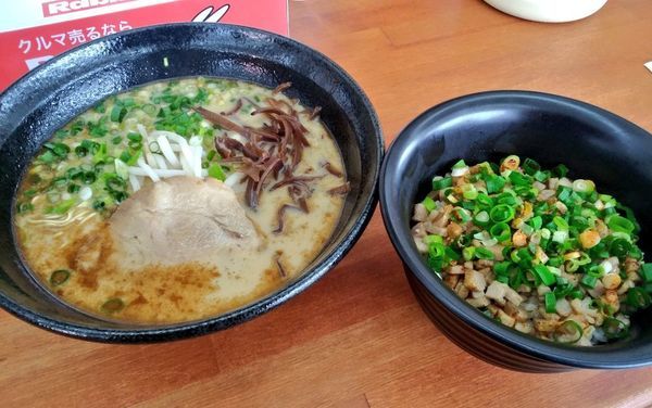 「黒らーめん＋ねぎチャーシュー丼」@九州ラーメン 豚秀の写真