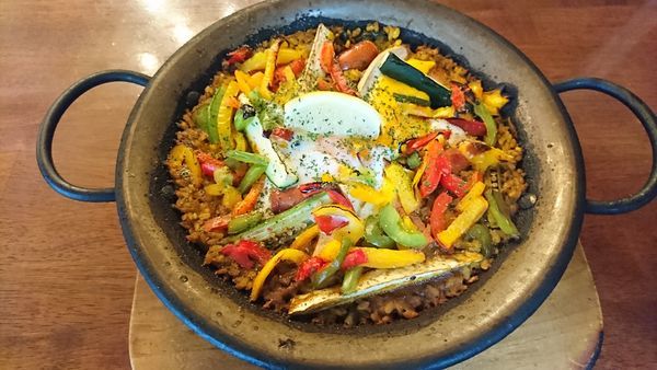 「土・日・祝日限定　野菜たっぷりのカレーパエージャ　１０００円」@Hola！7の写真