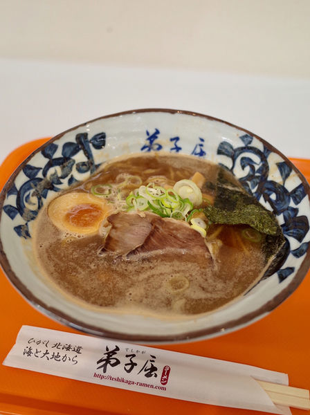 「魚介しぼり醤油…880円」@弟子屈ラーメン 弟子屈総本店の写真