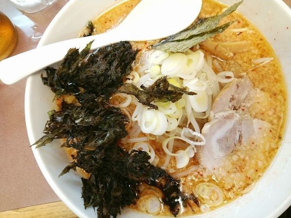 「ハッスルうま辛岩のりラーメン（背脂ハッスル）」@ハッスルラーメンホンマ 錦糸町店の写真