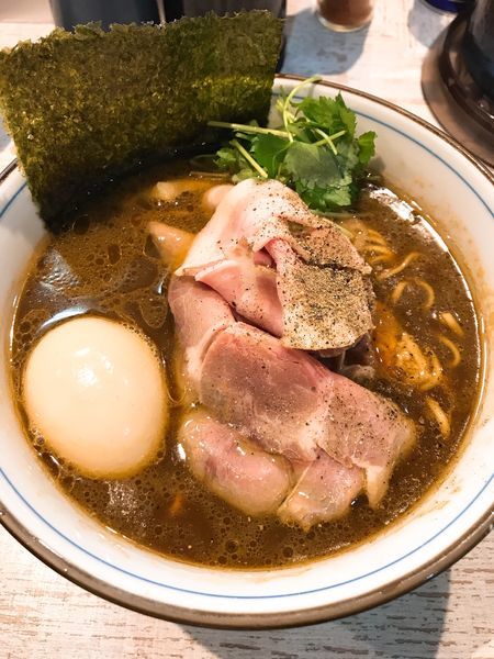 「四つ葉ブラック    ¥850」@中華そば 四つ葉の写真