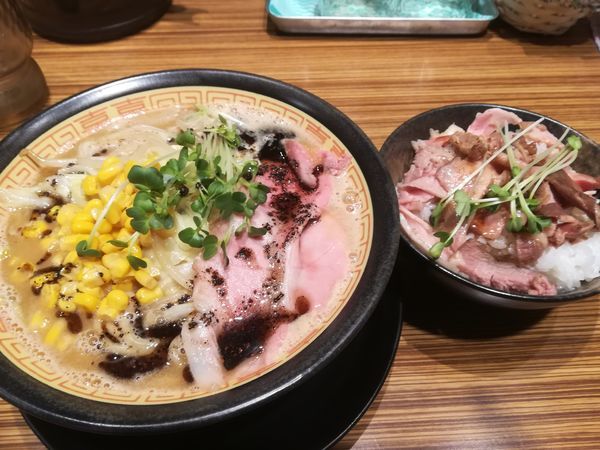 「味噌神ラーメン（大盛り）＋豚メシ」@味噌神 瀬戸店の写真