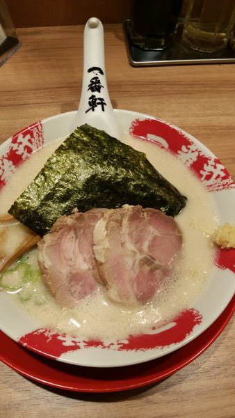 「白豚骨ラーメン」@熟成豚骨ラーメン専門 一番軒 東京歌舞伎町本店の写真
