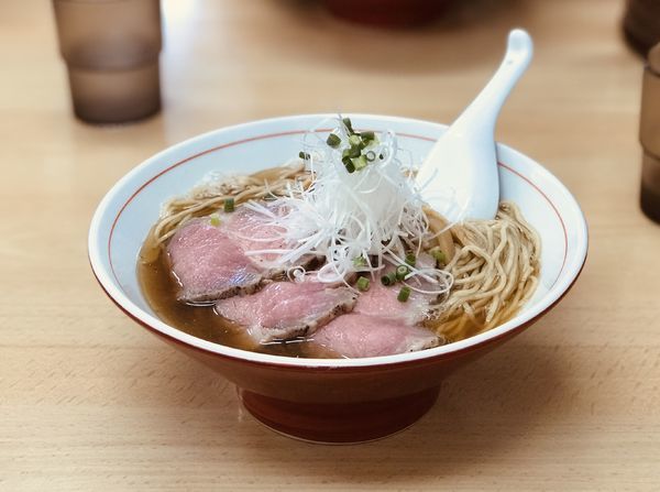 「煮干し醤油ら〜めん ライ麦入りストレート麺」@ら〜麺 安至の写真