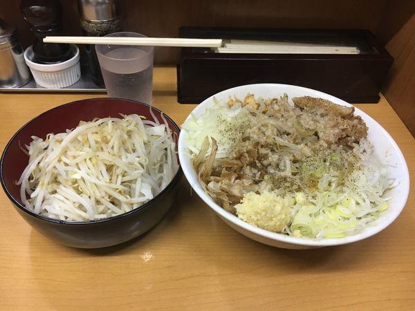 「汁なし   タマネギ  ヤサイ ➕  ニンニク  ➕  アブラ」@ラーメン ○菅の写真