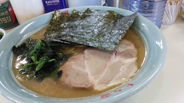 「ラーメン　+　ほうれん草」@横浜家系ラーメン 上々家 環八矢口店の写真