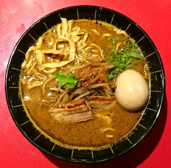 「天空 味玉」@スパイスらぁめん釈迦 池袋店の写真