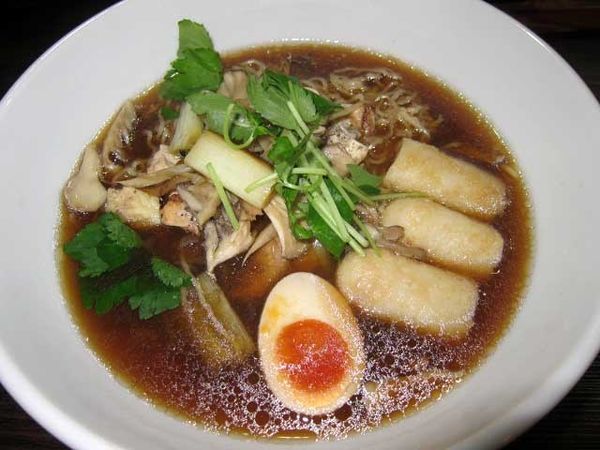 「きりたんぽ比内地鶏ラーメン　1,290円」@中華カフェレストラン あきた茶房の写真