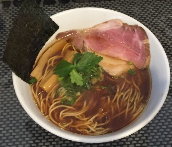 「鶏醤油ラーメン780円」@赤青(MURASAKI)の写真